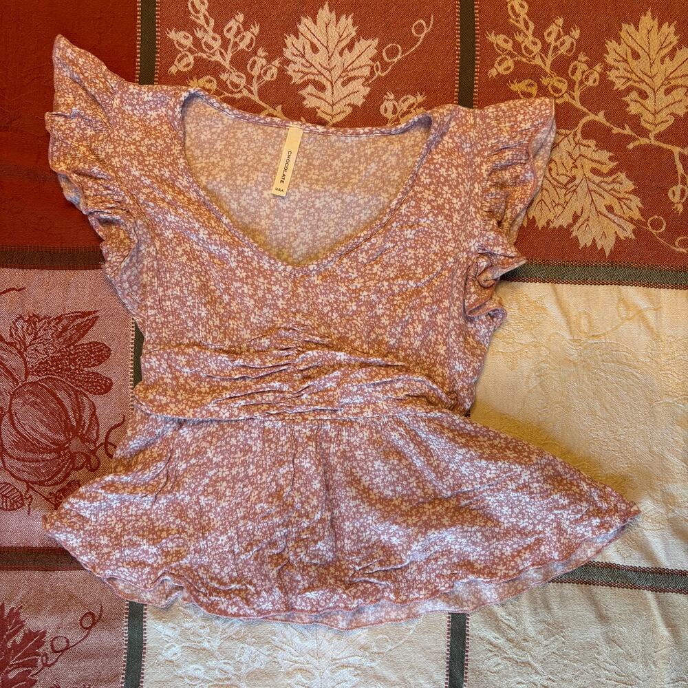 Chocolate USA Mauve Ditsy Floral Flutter Peplum Top